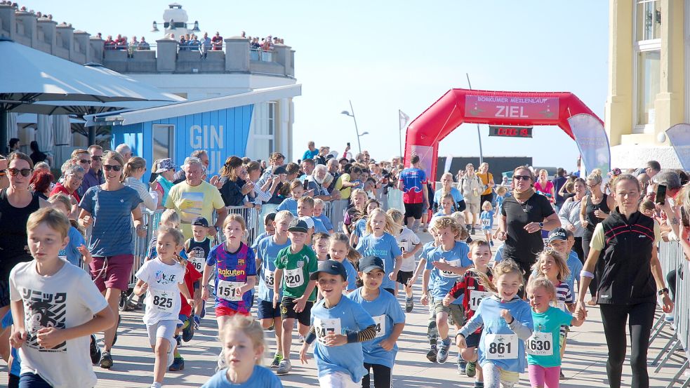 Beim Jugendlauf hängt sich der Nachwuchs voll rein. Foto: Ferber