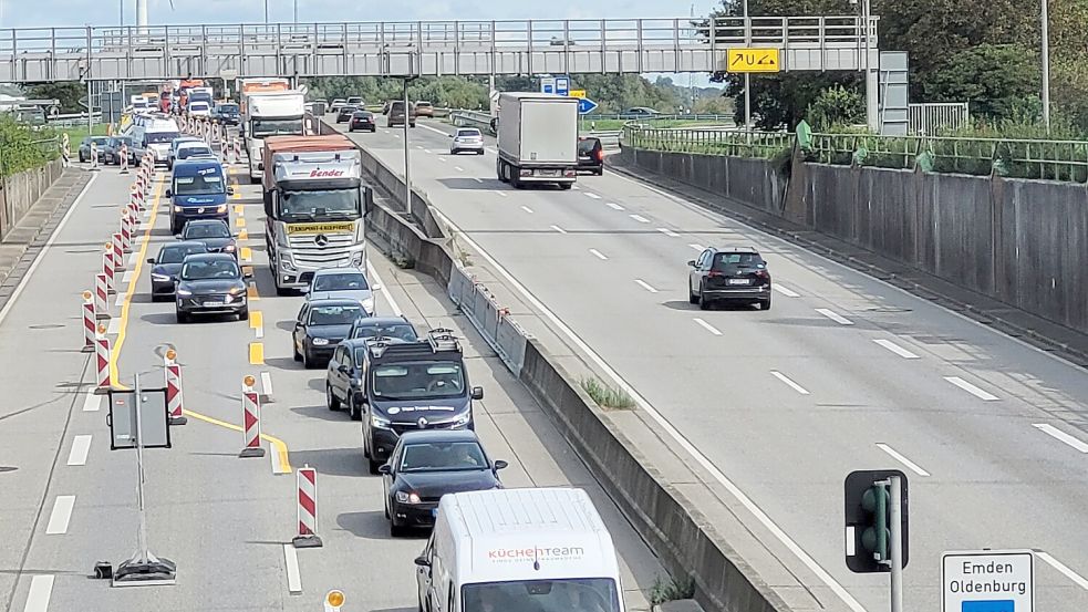 Eine Sperrung sorgtfür schleppenden Verkehr auf der Autobahn. Foto: Wolters