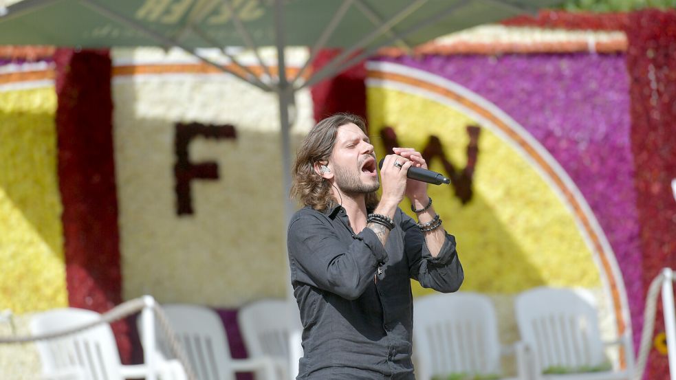 Julian Reim füllte die Pause während des Stimmen-Auszählens mit seinen Liedern.