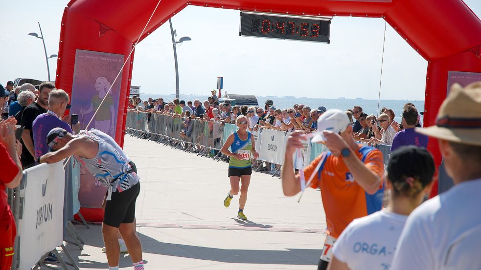 Valerie Leppert beim Zieleinlauf nach dem Viertelmarathon. Foto: Ferber
