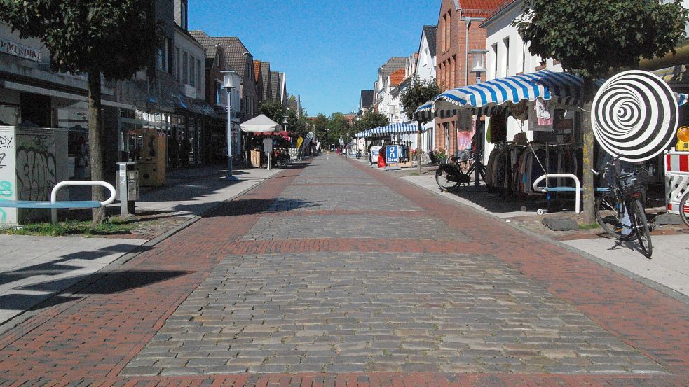 Das Kopfsteinpflaster in der Mitte der Norderstraße wird ausgetauscht. Foto: Luppen