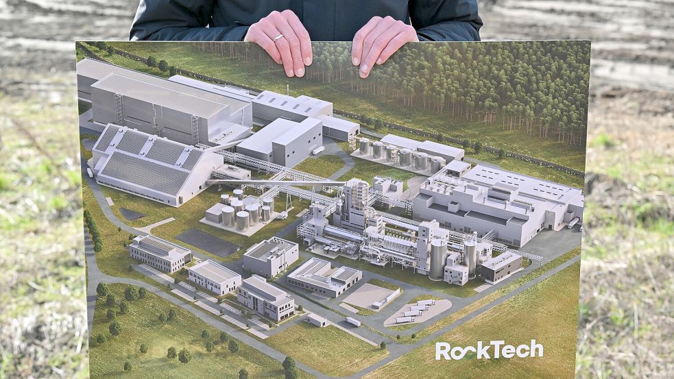 In Brandenburg wurde schon der erste Spatenstich für eine Lithiumhydroxid-Raffinerie getätigt, die hier in einer Grafik von Rock Tech gezeigt wird. In Emden braucht es erst noch andere Schritte. Foto: Patrick Pleul/dpa