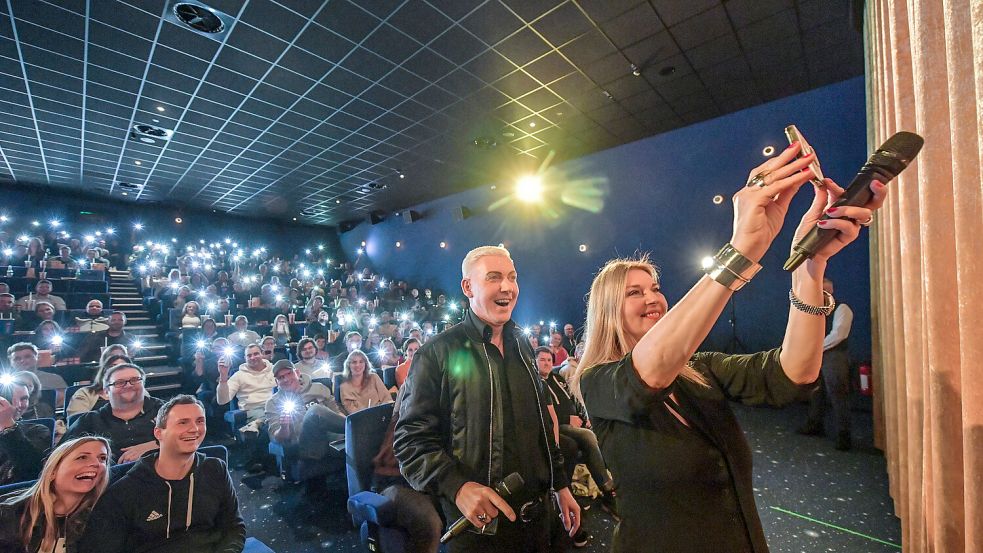 Bei der Premiere im Januar in Leer war H.P. Baxxter im Kino dabei und schaute den Film mit zahlreichen Ostfriesen. Foto: Ortgies/Archiv