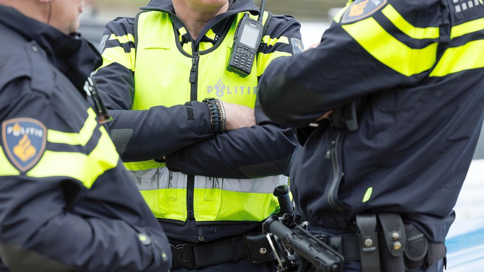 Die deutsche und die niederländische Polizei haben die Vorfälle im Blick. Foto: Friso Gentsch/dpa