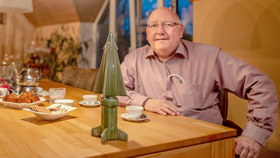Wie hier auf dem Archivbild beendete der Ratsvorsitzende Jens Peter Grohn (SPD) seine letzte Ratssitzung ohne Schlips und mit einem offenen Hemdsknopf. Foto: Cordsen