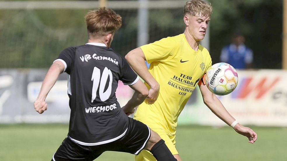 Leers Kapitän Nick Kaßmann (rechts) erzielte zwei Tore gegen Norden. Foto: Doden, Emden