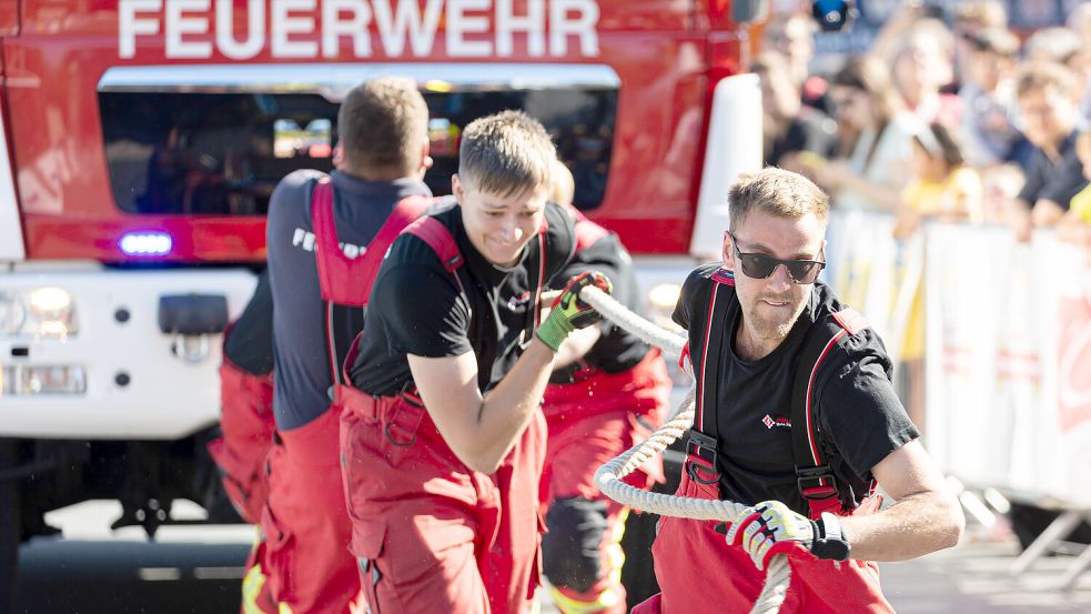 Erfreulich viele jungen Menschen machen sich in Niedersachsen für die Freiwilligen Feuerwehren im Land stark. Foto: Michael Matthey/dpa