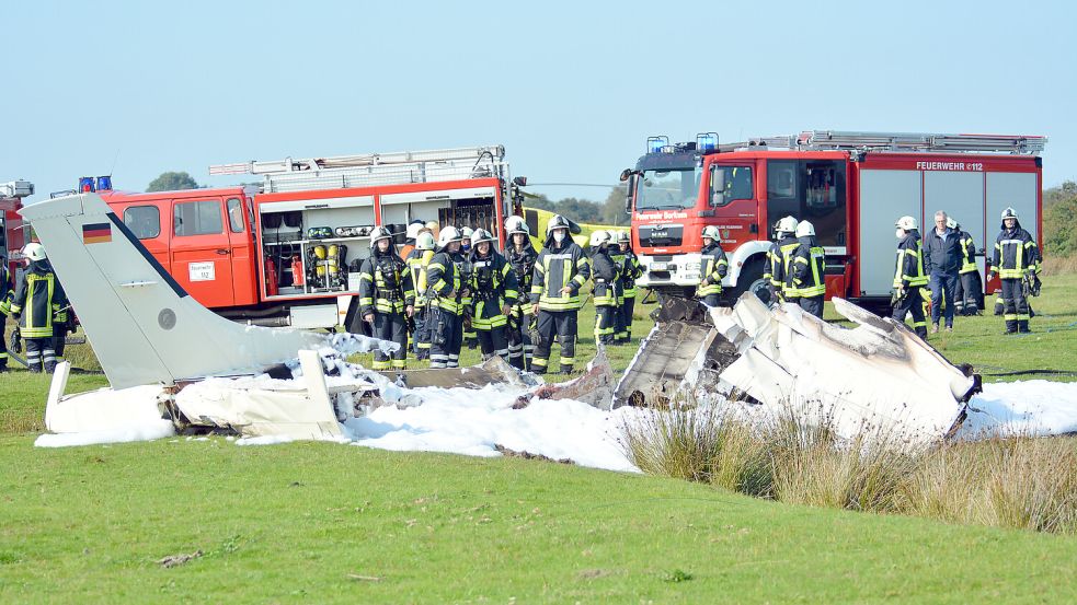 Der Flugleiter rief nach dem Absturz sofort die Einsatzkräfte. Archivfotos: Specht