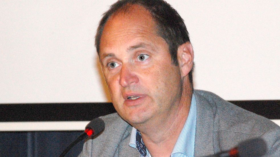 Behördenleiter Frank Buchholz informierte die Gewerbetreibenden. Foto: Luppen