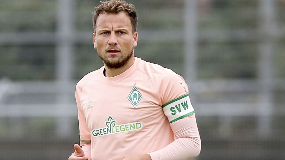 In der vergangenen Saison siegte Philipp Bargfrede noch mit Werder Bremen II in Emden. Fotos: Doden