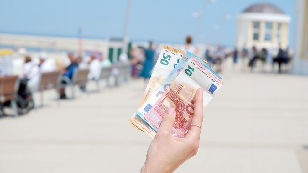 Einmal mehr geht es in den nächsten Wochen und Monaten um die Höhe des Gästebeitrags. Foto: Ferber