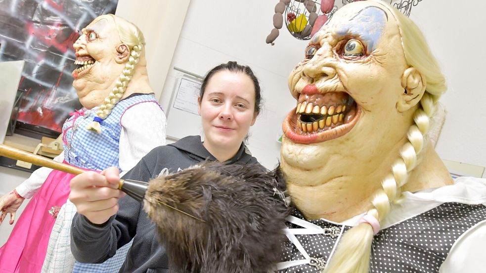 Die netten Wurstfachverkäuferinnen bekommen den letzten Schliff. Foto: Ortgies