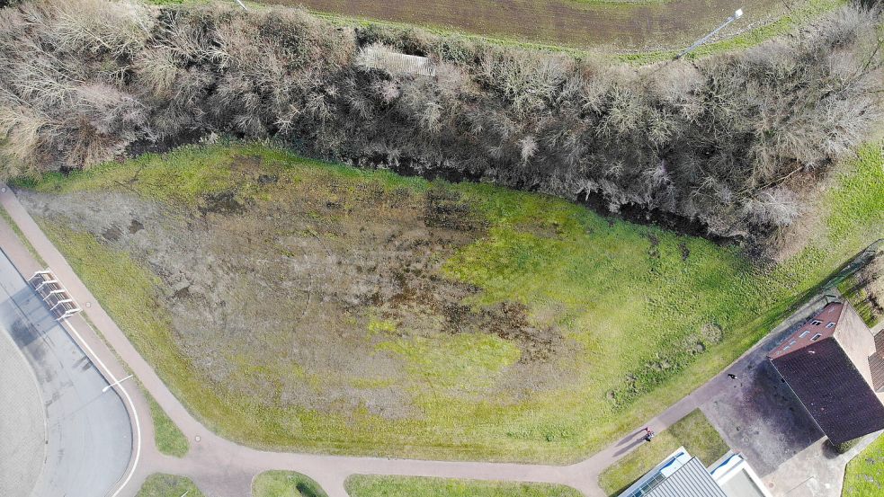 Auf dieser Fläche hinter dem Udo-Solick-Bad soll der Mehrgenerationenplatz entstehen. Foto: Archiv