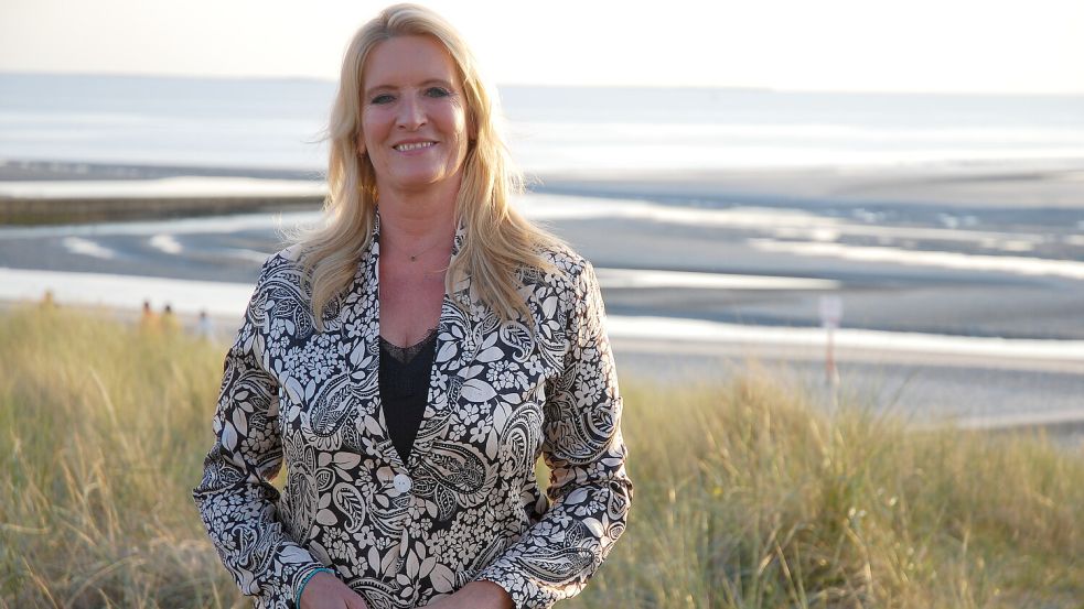 Seit ihrer Jugend zum ersten Mal zurück auf Borkum: Wetter-Moderatorin Claudia Kleinert. Foto: Ferber