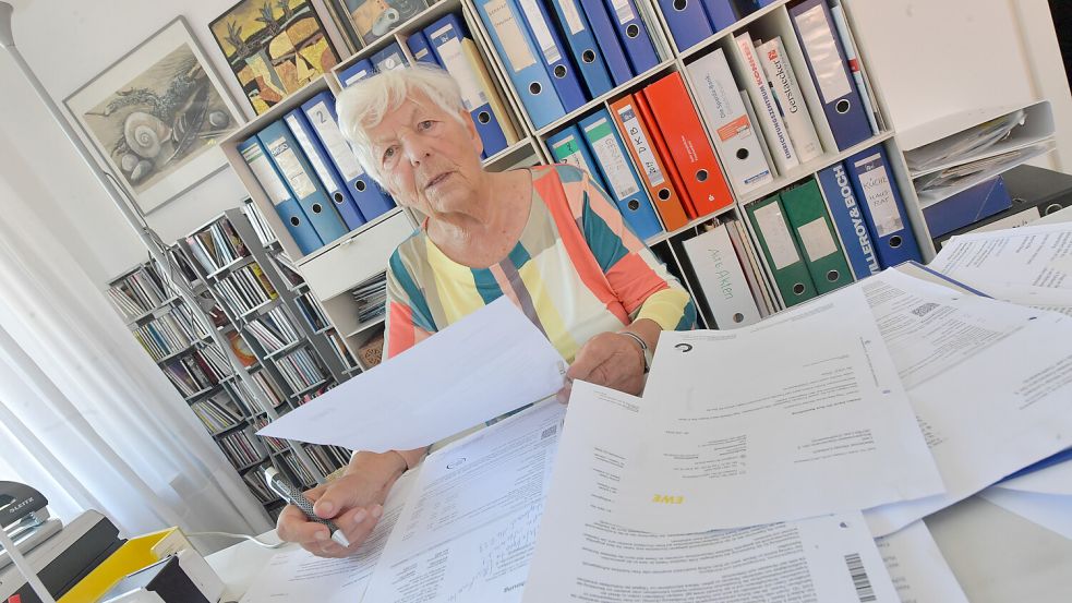Jetzt drohte die EWE der 88-jährigen Marianne Winter-Limbach aus Leer auch noch mit Vertragskündigung, Inkasso und Schufa-Meldung – und das alles grundlos. Denn die Kundin hat keinen Zahlungsrückstand, sondern ein Guthaben bei der EWE. Foto: Ortgies