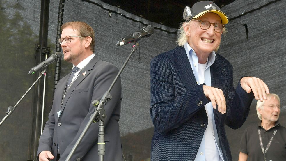 Während der Oberbürgermeister redet, macht Otto Witze. Foto: Ortgies