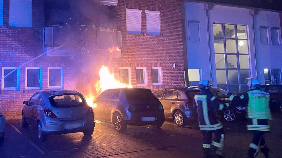 Der Motorraum hatte Feuer gefangen. Foto: Feuerwehr