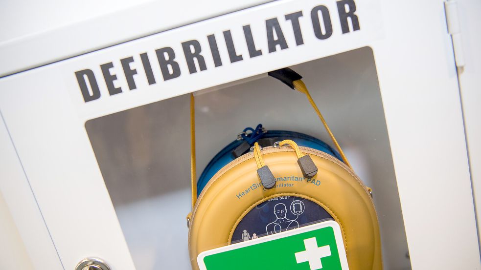 Defibrillatoren sind ein wichtiges Hilfsmittel im Kampf gegen einen plötzlichen Herztod. Foto: Kneffel/dpa
