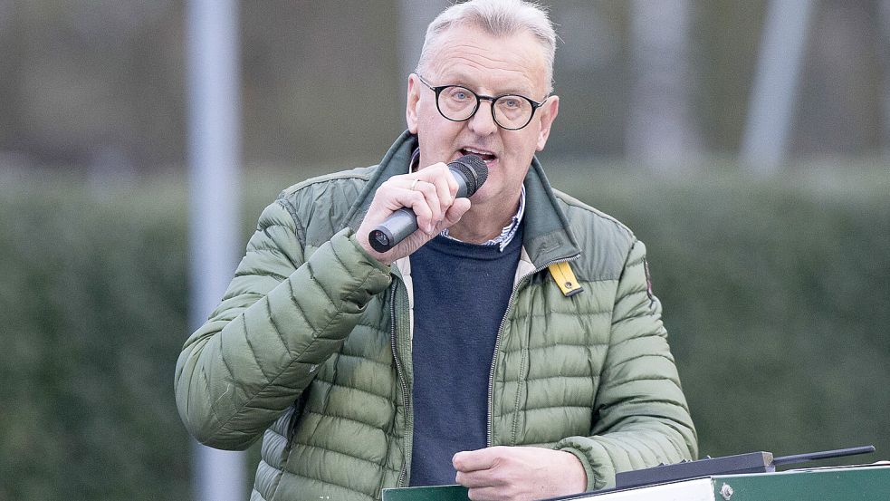 GW-Vorsitzender Johannes Poppen wird am Freitagabend nicht als Stadionsprecher fungieren können. Er verkündete am Morgen die Absage des Heimspiels gegen Holthausen-Biene. Archivfoto: Doden/Emden