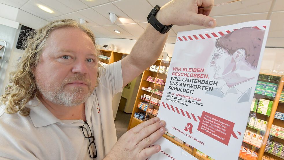 Hat einige Fragen und Forderungen an den Gesundheitsminister: der Bezirksvorsitzende der Apotheker in Emden/Leer, Oliver Hirsch. Foto: Ortgies