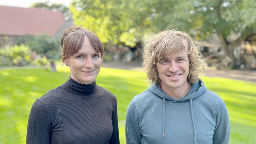 Zusammen mit vielen anderen Freunden wollen sie dem todkranken Familienvater Daniel helfen: Elisa Siebert und Sebastian Köster. Foto: Hanno Taufenbach