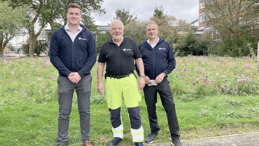 Sie wollen grünen Wasserstoff in Emden herstellen: Franz-Leon Amerkamp, Jens Thomas und Helge-Jürgen Beil, alle Statkraft. Foto: Schuurman