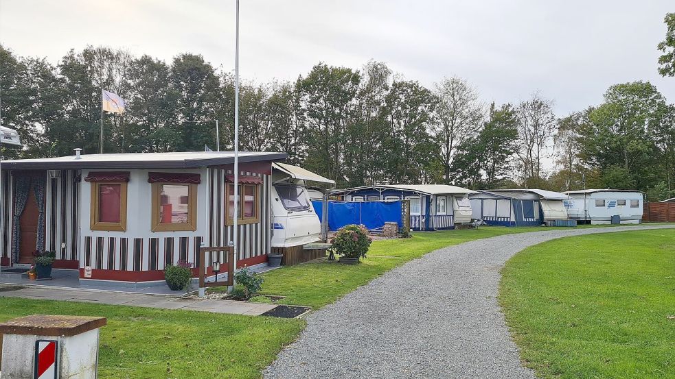 Die Dauercamper haben einiges auf ihren Stellplätzen aufgebaut. Fotos: Cordes