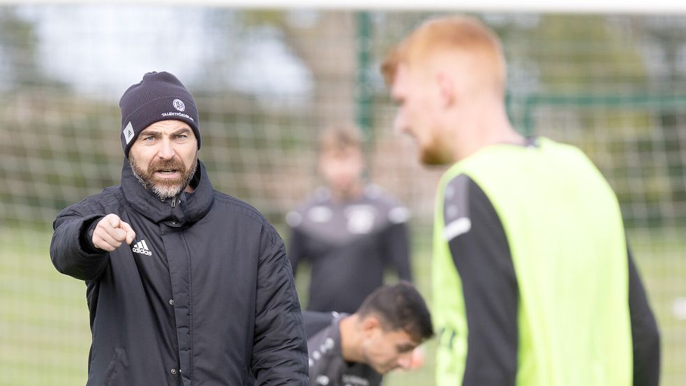 Middels um Coach Tobias Ryl beendete die Niederlagenserie. Foto: Doden/Emden