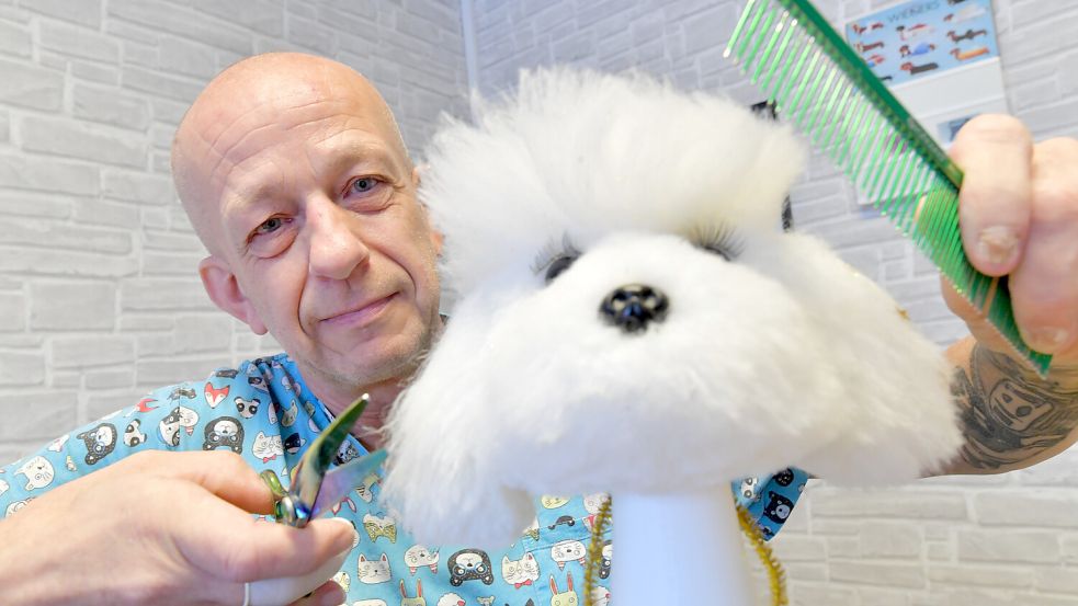 An diesem Hundekopfmodell übt Gottfried Rotter bestimmte Schneidetechniken. Fotos: Ortgies
