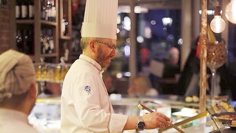 Der Gastronom Santino la Tona in seinem Element. Foto: Privat