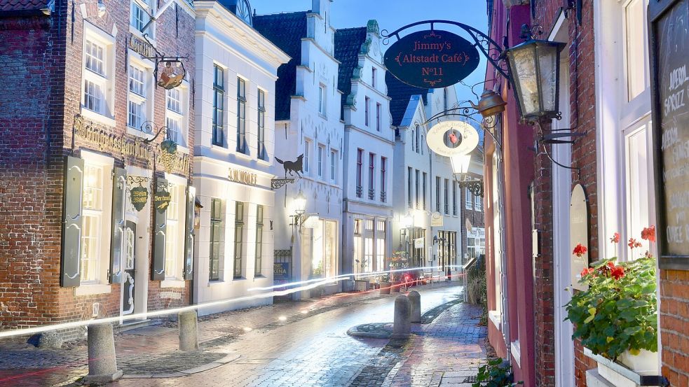 Die Altstadt in Leer kann sich sehen lassen, wenn es dunkel wird. Foto: Ortgies