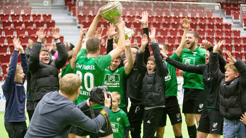 GW Firrel gewann zu später Stunde im Januar im letzten Spiel des 29. Aurich-Cups den Männer-Wettbewerb. Diesmal wird es einen neuen Sieger bei den Herren geben. Archivfoto: Doden/Emden