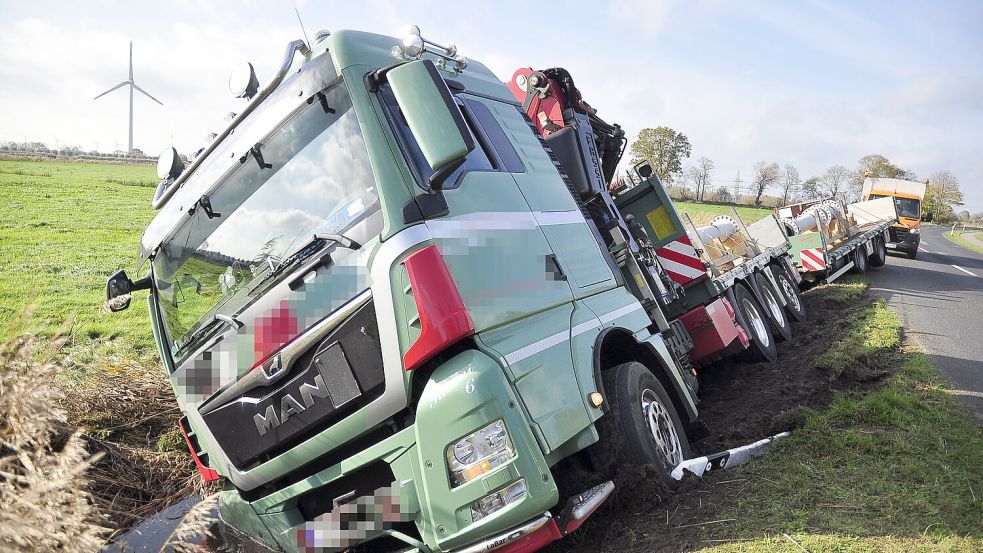 Der Laster war von der Straße abgekommen. Foto: Wolters