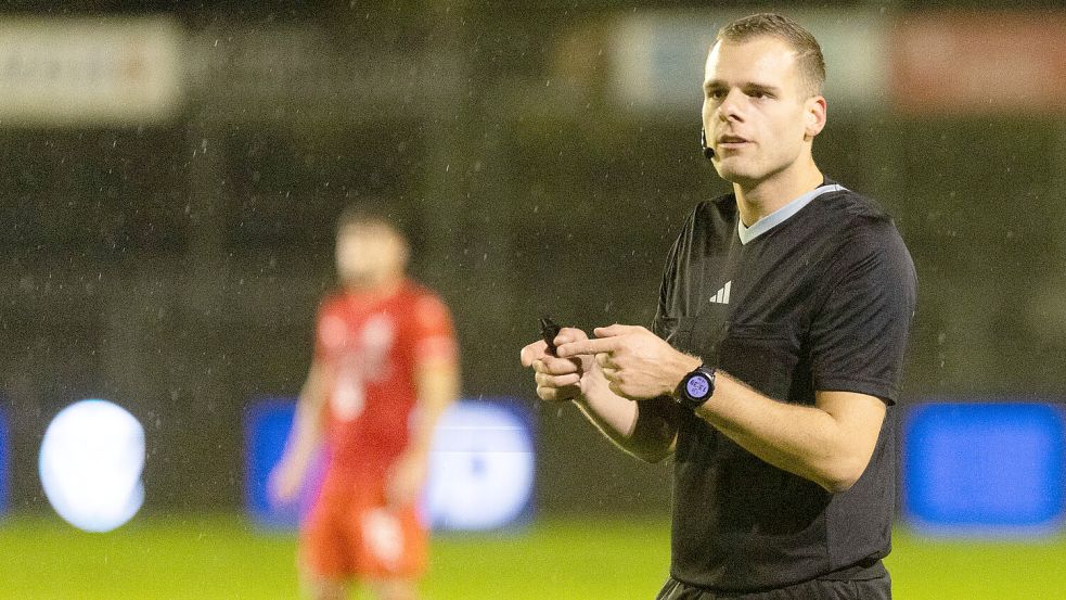 Schiedsrichter Marco Scharf machte das Spektakel möglich.