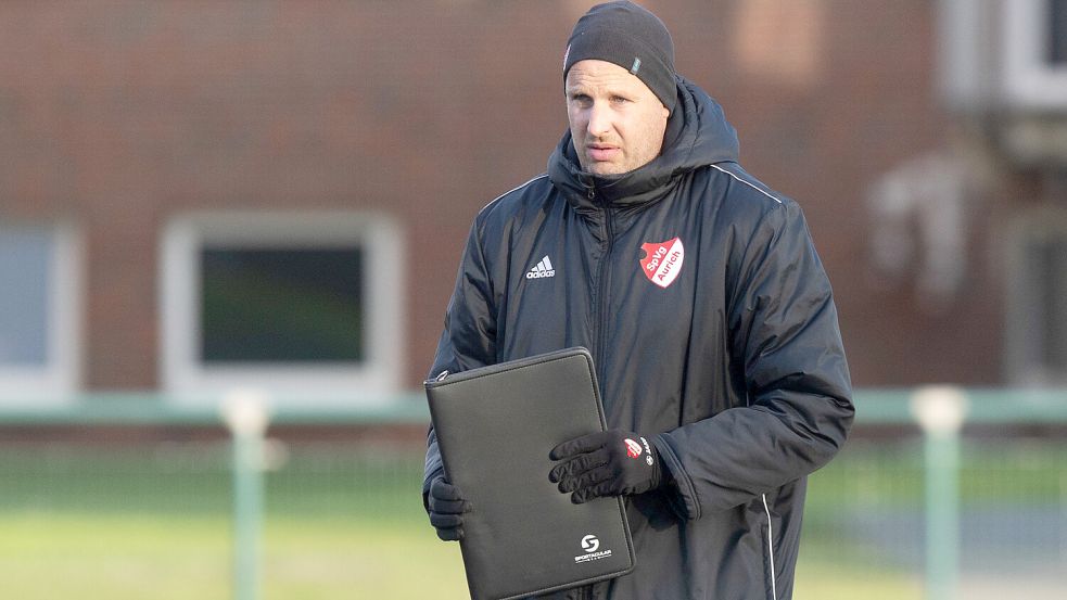 Stefan Wilts verfügt mit Aurich über einen Kunstrasenplatz. Foto: Doden/Emden