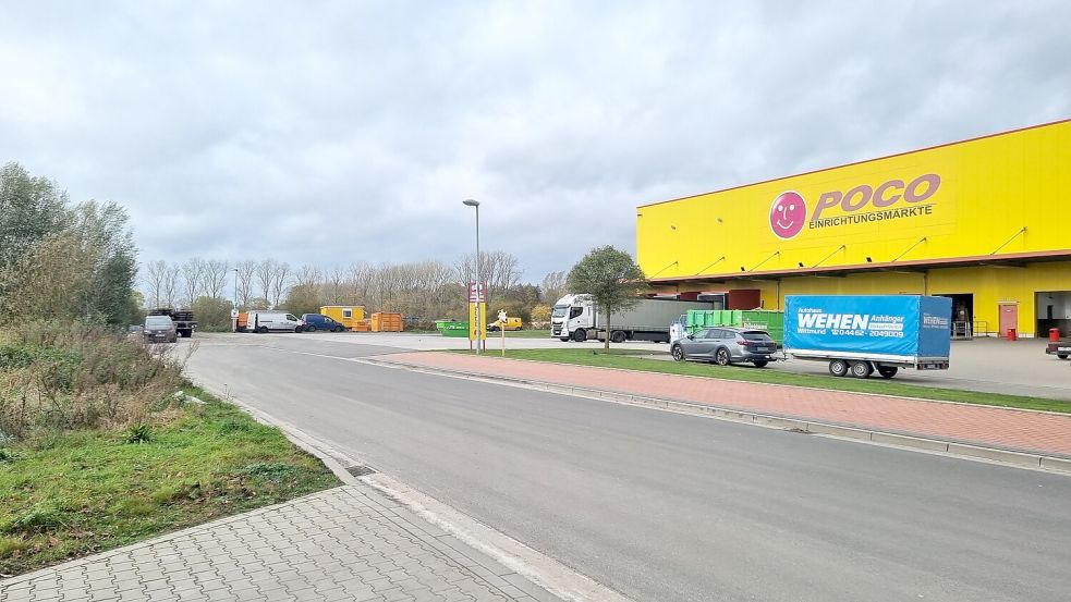 Das Gewerbegebiet Benzstraße wird unter anderem hinter dem Einrichtungshaus Poco erweitert. Foto: Bothe