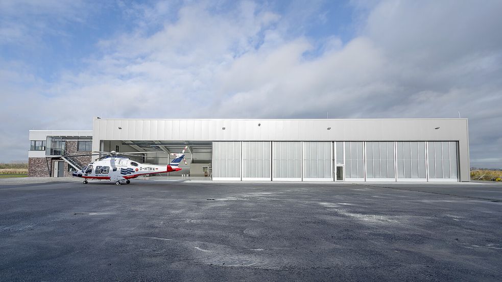 Aktuell in Betrieb genommen: der neue Hangar mit vier weiteren Stellplätzen und vielen Büros. Foto: Maks Richter