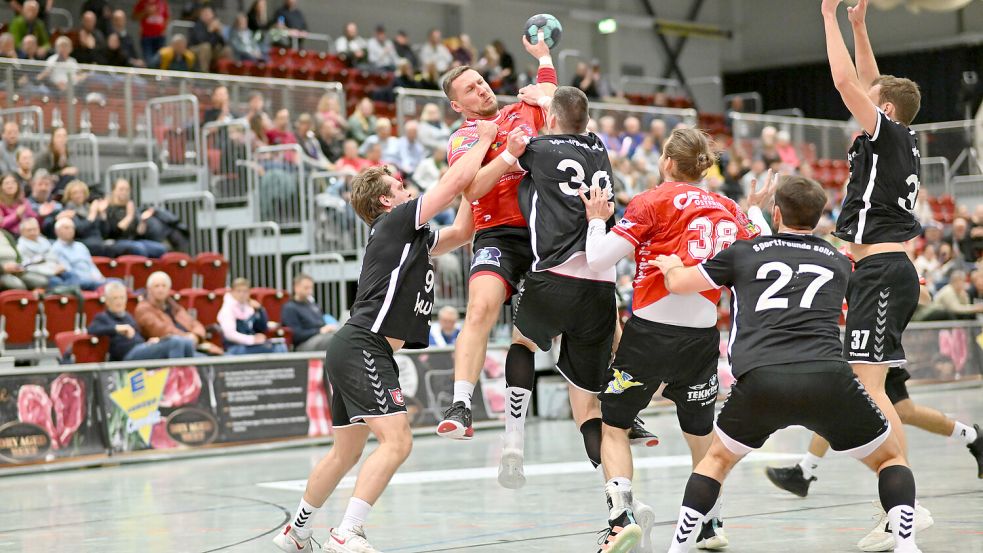 Ein packendes Duell auf Augenhöhe lieferten sich beide Teams. Foto: Doden/Blomberg