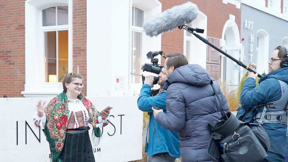Ana Maria Andrei wurde bei ihrem Einsatz für den rumänischen Inselzauber 2022 von einem Fernsehteam begleitet. Foto: Andreas Behr