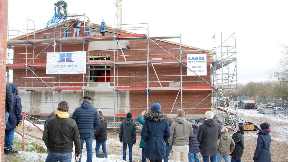 Zahlreiche Gäste waren Ohrenzeugen des Richtspruchs. Foto: Ferber