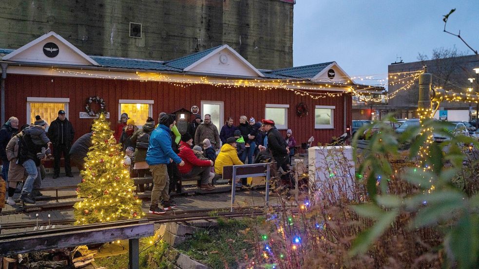 Die Minibahner laden zum Winter-Dampf-Markt ein. Foto: Minibahn Emden