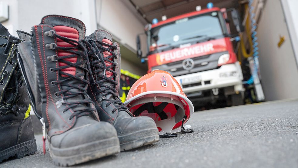 Rund 5700 Frauen und Männer sind aktiv in Ostfrieslands Freiwilligen Feuerwehren. Symbolbild: Sebastian Gollnow/dpa