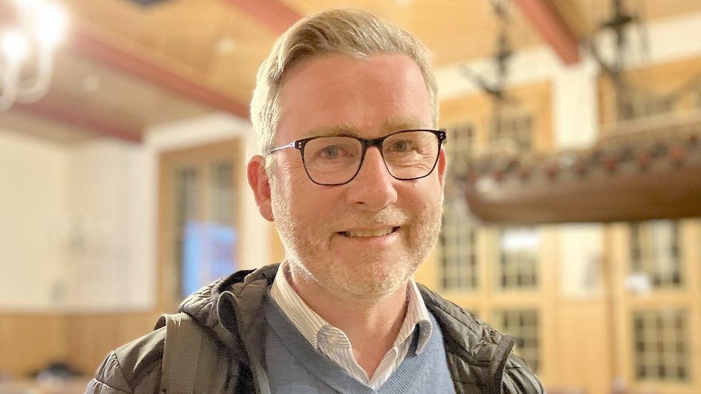 Der Geschäftsführer der Ems-Achse, Dr. Dirk Lüerßen, sucht auch für Emden Arbeitskräfte im Ausland. Foto: Schuurman