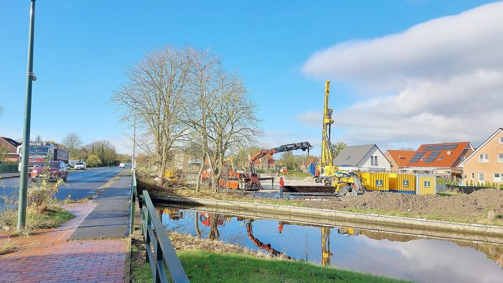 In schöner Wasserlage entsteht die neue Seniorenwohnanlage in Petkum. Foto: Hanssen