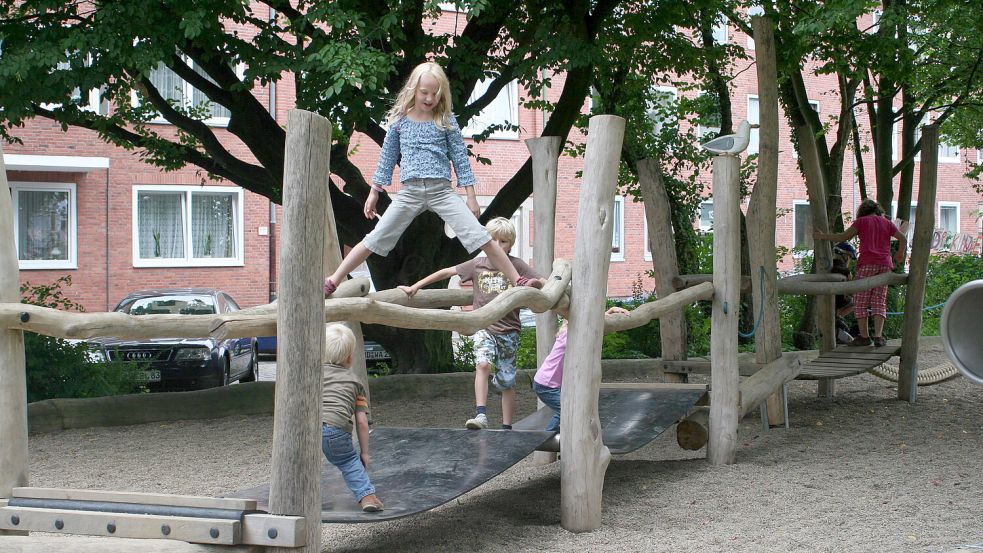 Im August 2010 wurde der Spielplatz am Stephansplatz neu eröffnet und erfreut sich seitdem größter Beliebtheit bei vielen Kindern. Doch: Jetzt ist er in die Jahre gekommen. Foto: Archiv
