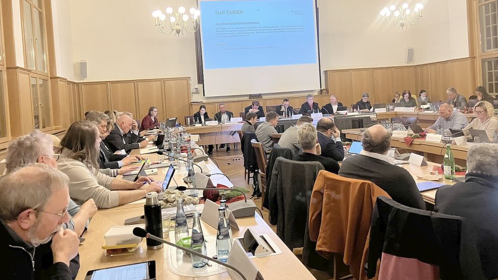 Der Haushalt ist in Schieflage: Trotzdem beschloss die Mehrheit des Emder Rates, ihn auf den Weg zu bringen. Foto: Schuurman