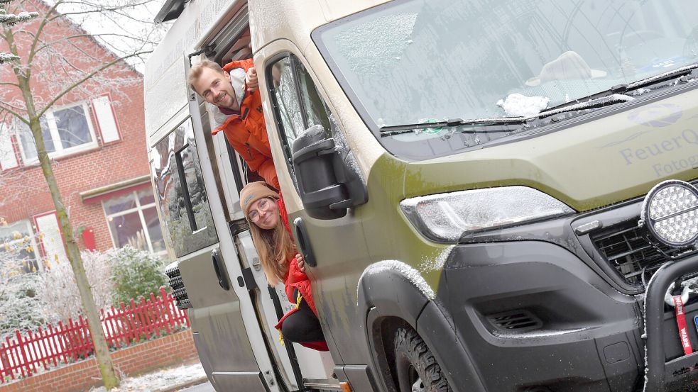 Sommer wie Winter sind die beiden mit dem Wagen unterwegs. Foto: Ortgies
