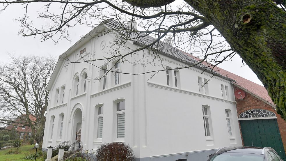 Der imposante Gulfhof steht im Zentrum von Groothusen. Foto: Ortgies