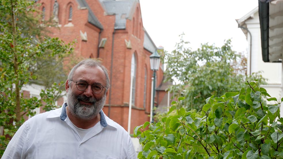 Georg Pützer will künftig mindestens einmal im Monat nach Borkum kommen. Nach seinem Umzug Mitte Juli nach Emden nutzte er die Zeit bis zu seinem offiziellen Einstand für eine dreiwöchige Motorradtour durch Schottland. Foto: Ferber