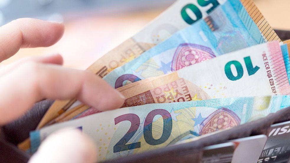 Das Geld ist fast überall knapp – da macht der Borkumer Haushalt keine Ausnahme. Foto: Skolimowska/dpa